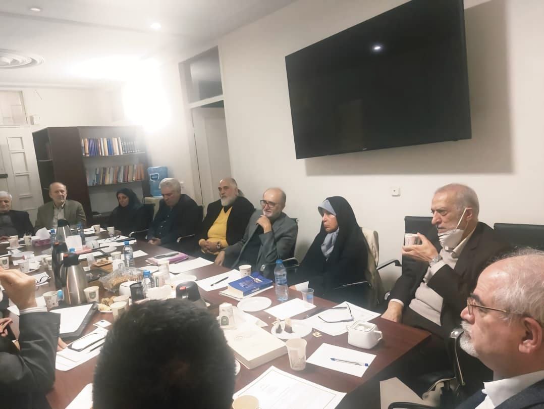 فائزه هاشمی: تغییرات مدیریتی بدون اصلاحات اساسی نمی‌تواند به بهبود عملکرد منجر شود / عرب سرخی: در الگوی هزینه کرد کشور باید بازنگری شود / ساداتیان: دولت منفعل است 4