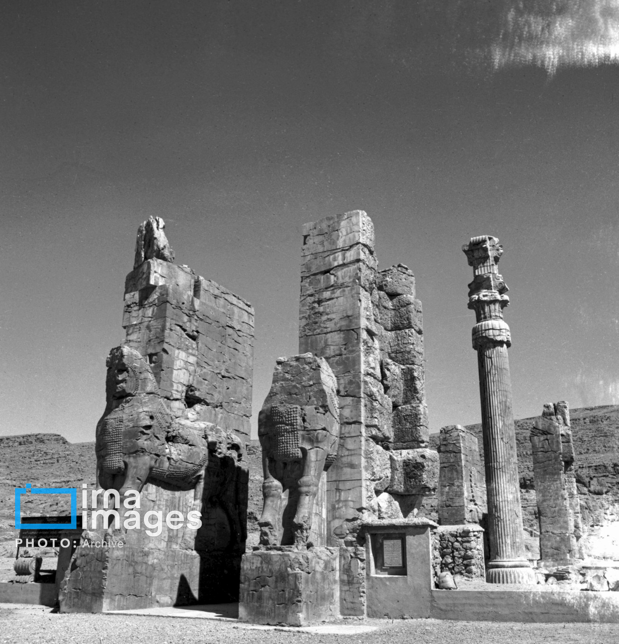 تحت جمشید در دهه 40 
