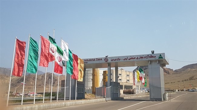 Iranian-Armenian-border-crossing