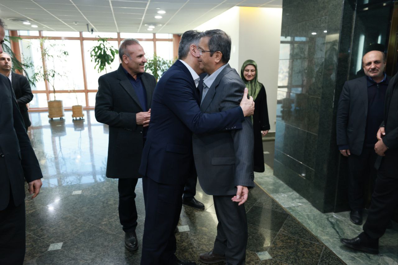 فرزین اتاقش را به همتی تحویل داد / پای رئیس جدید به ساختمان میرداماد رسید + عکس 2