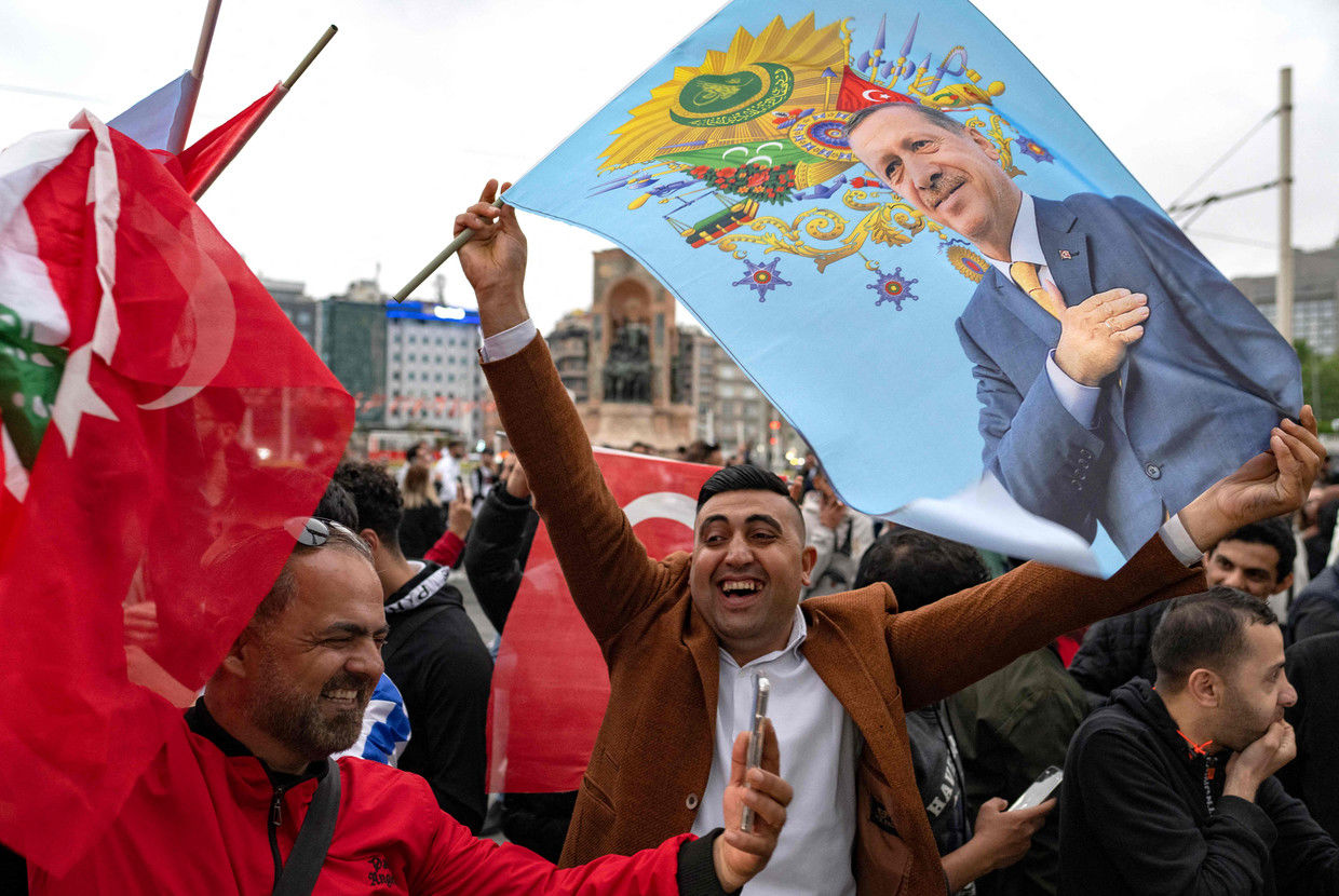 erdogan-blijft-stempel-drukken-op-turkije-dat-afstevent-op-eeuwfeest