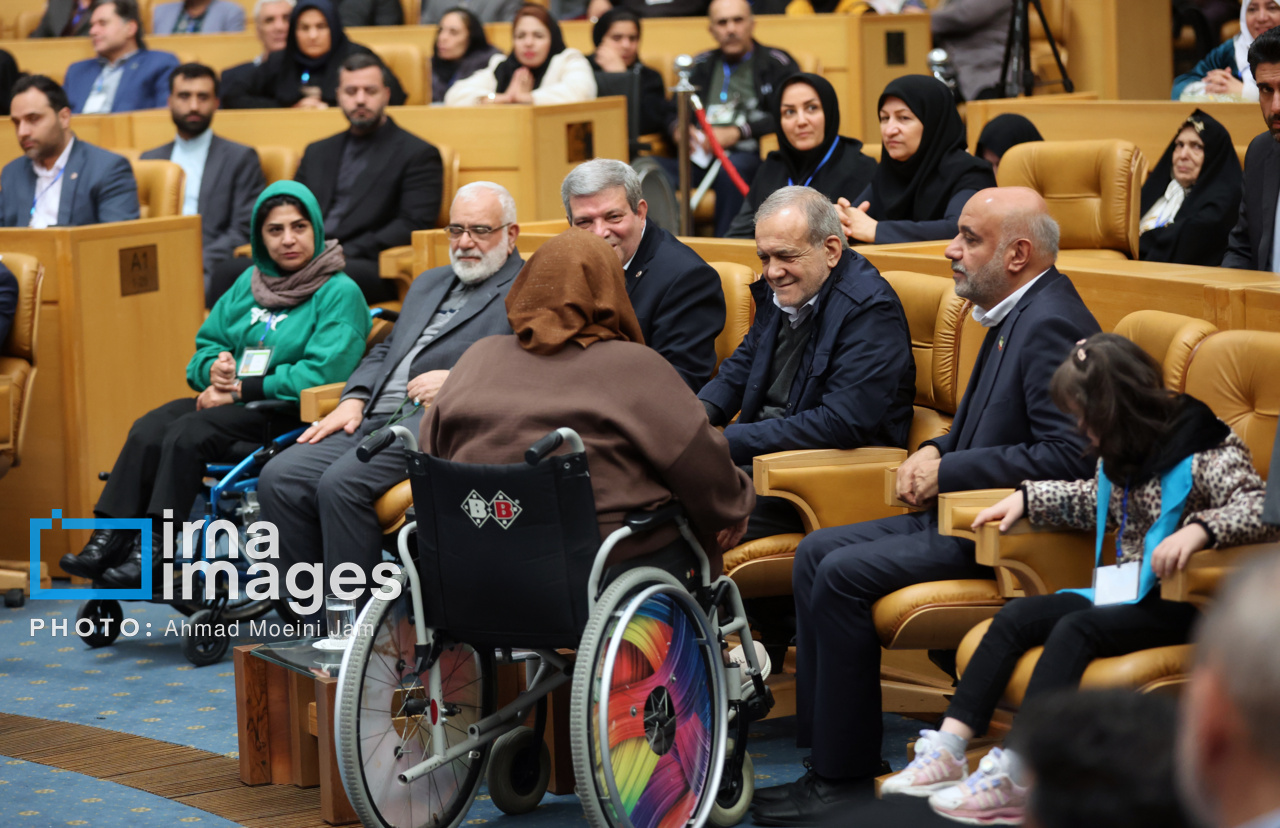 تصاویر | پزشکیان در جمع افراد کم‌توان و معلول 7