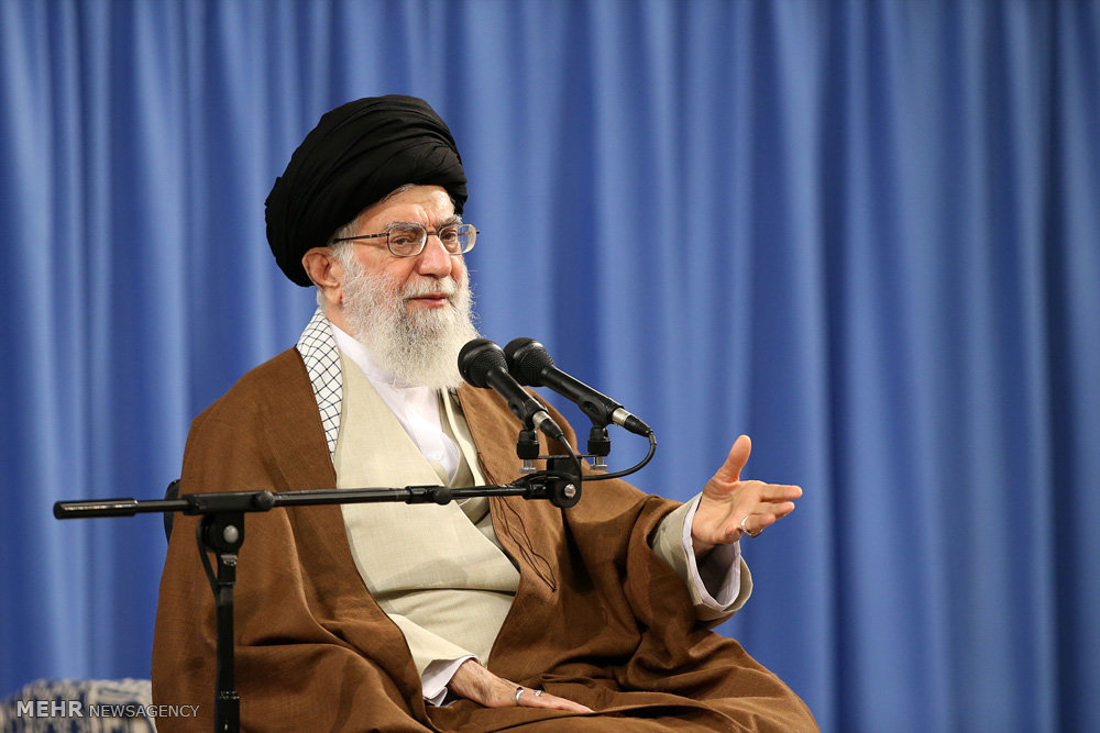دیدار اعضای کنگره نقش شیعه درگسترش علوم اسلامی با رهبرانقلاب