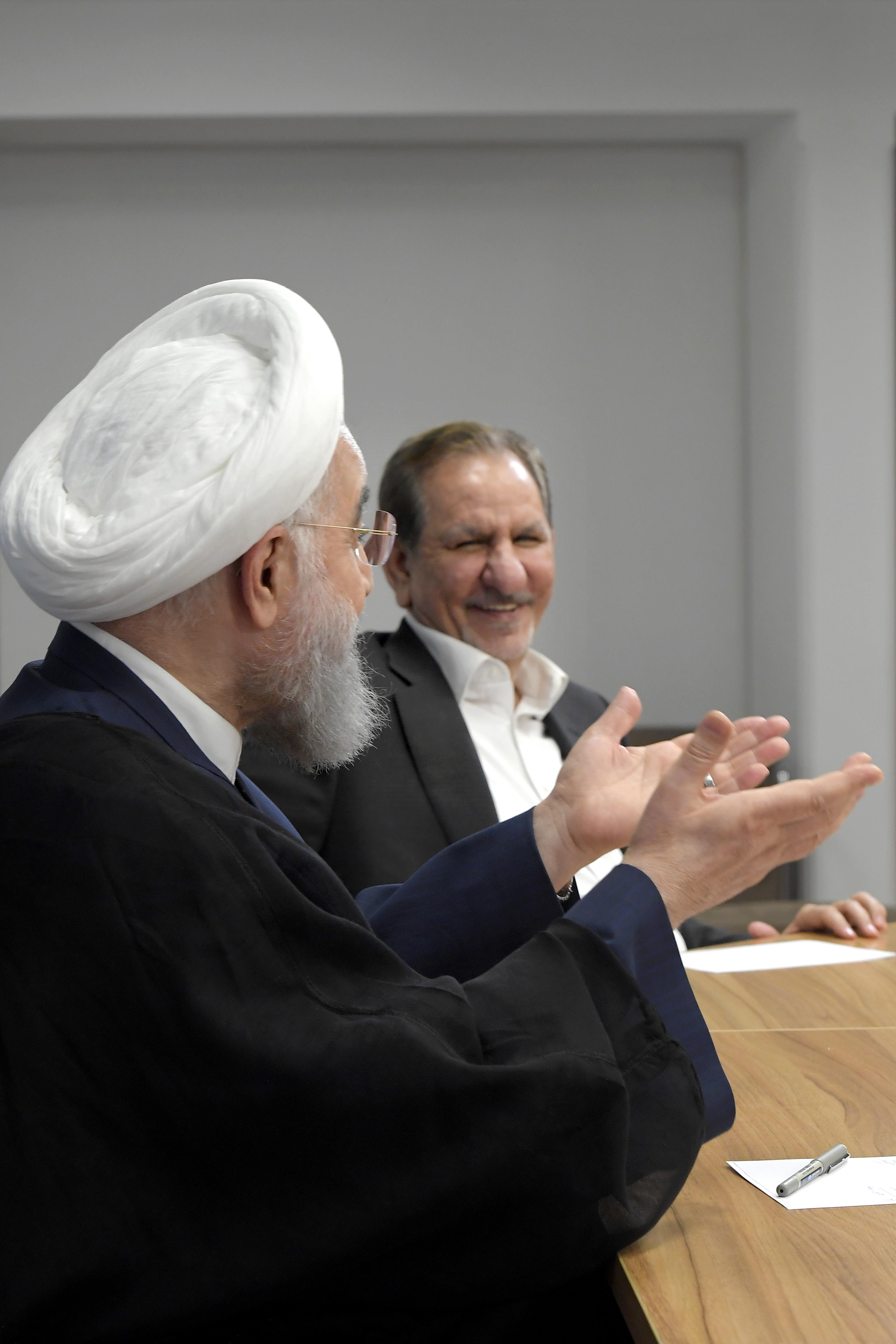 گزارش اقتصادی نهاوندیان به روحانی / معاون پزشکیان هم بود / چهره خندان جهانگیری سوژه دوربین شد + تصاویر 6