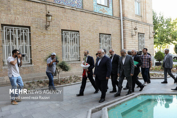 اسدالله اسدی، دیپلمات آزاد شده ایرانی از زندان‌های بلژیک، شنبه ۲۰ خردادماه ۱۴۰۲ با امیر عبداللهیان، وزیر امور خارجه، در محل ساختمان شماره یک وزارت خارجه دیدار کردند