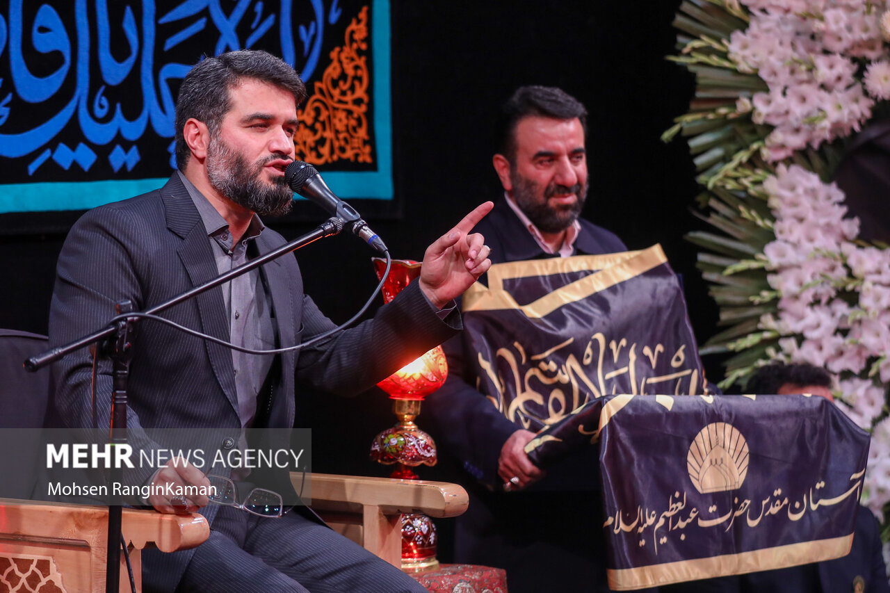 حضور محسن منصوری و علیرضا دبیر در مراسم ختم مادر مداح معروف / مهران غفوریان و میثم مطیعی هم آمدند + تصاویر 5