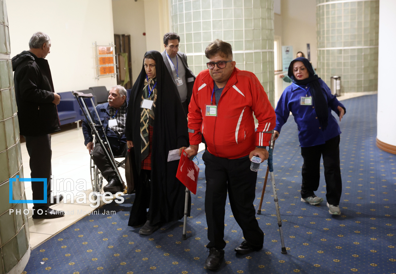 تصاویر | پزشکیان در جمع افراد کم‌توان و معلول 2