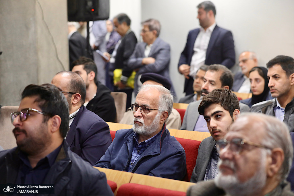 رونمایی از کتاب اسحاق جهانگیری