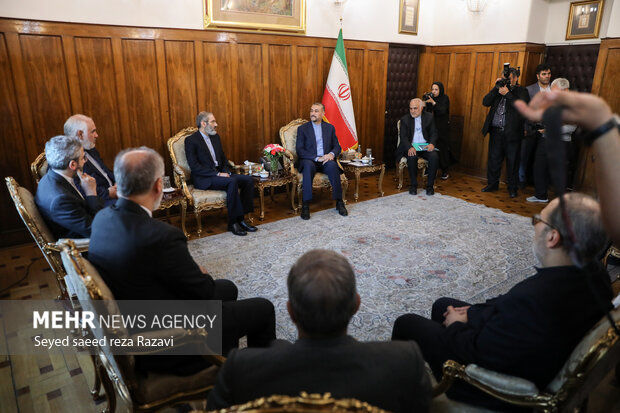 اسدالله اسدی، دیپلمات آزاد شده ایرانی از زندان‌های بلژیک، شنبه ۲۰ خردادماه ۱۴۰۲ با امیر عبداللهیان، وزیر امور خارجه، در محل ساختمان شماره یک وزارت خارجه دیدار کردند