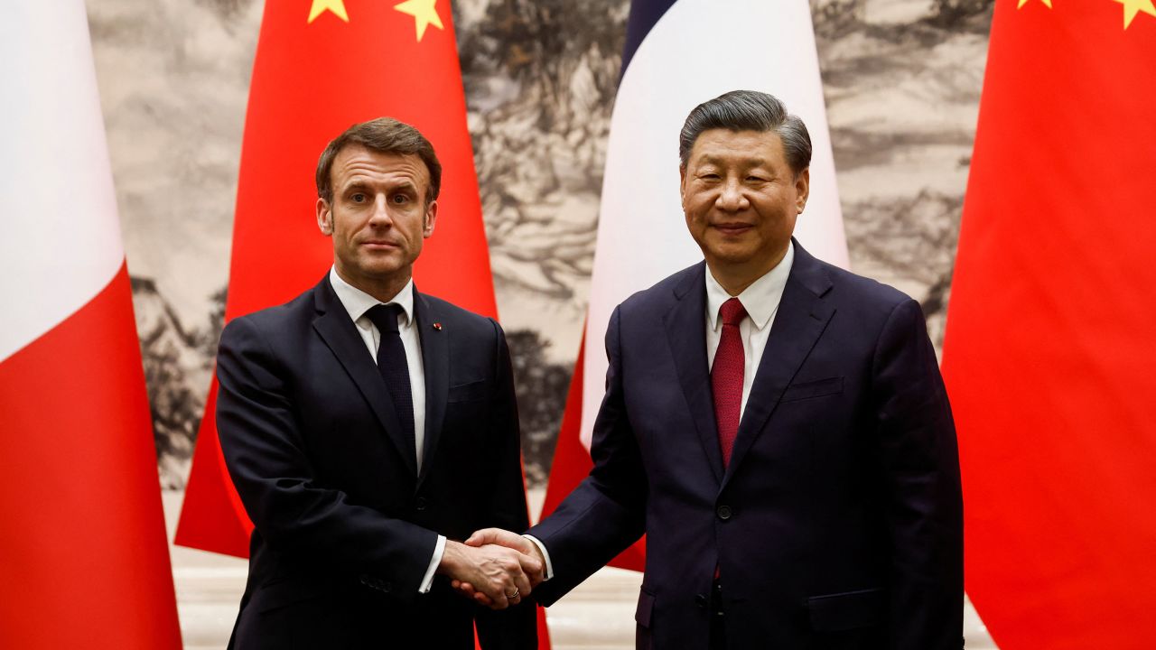 230406060125-02-macron-xi-meeting-040623