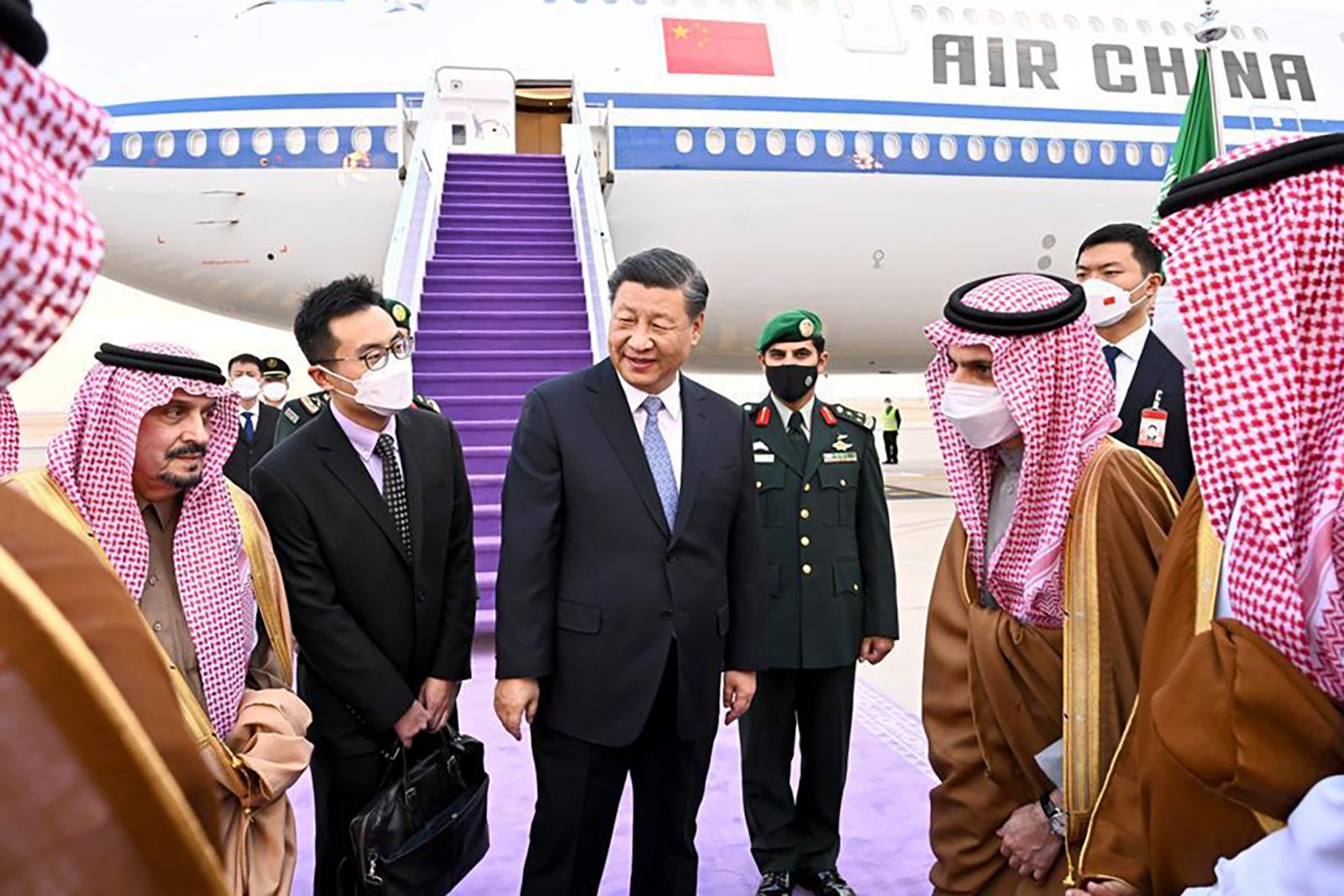 221208112439-xi-saudi-arabia-120722