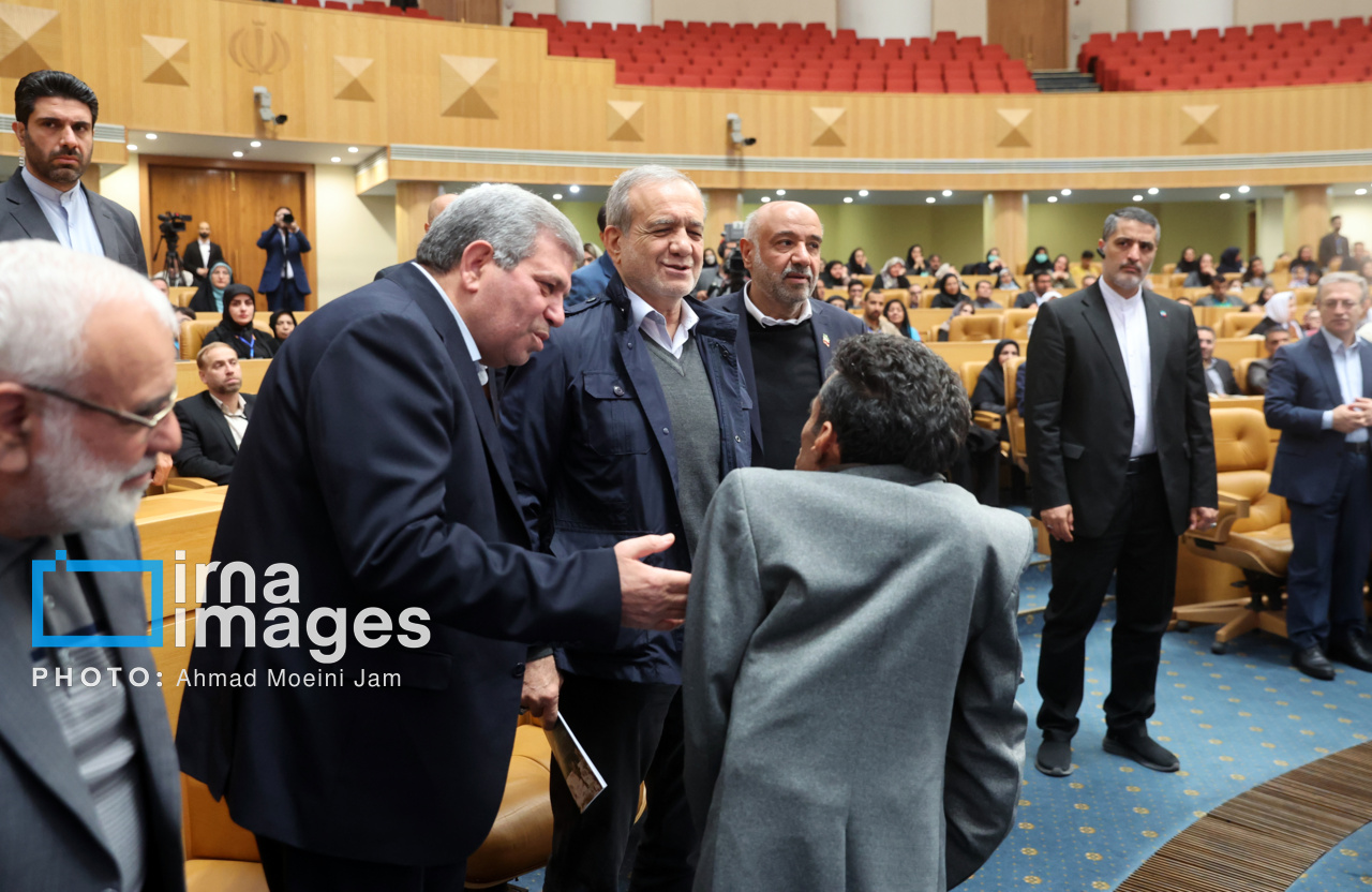 تصاویر | پزشکیان در جمع افراد کم‌توان و معلول 6