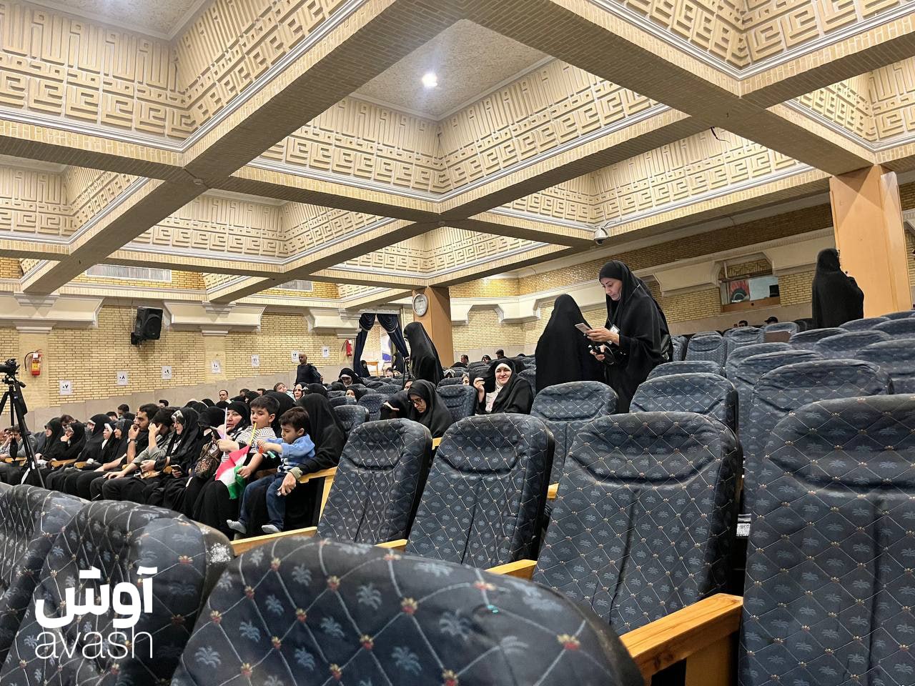 صندلیهای خالی در نشست محاکمه روحانی و ظریف + تصاویر 3