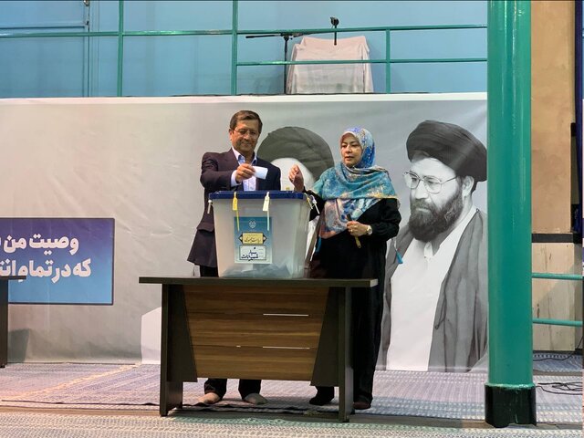 عبدالناصر همتی رای خود را به صندوق انداخت + عکس 2