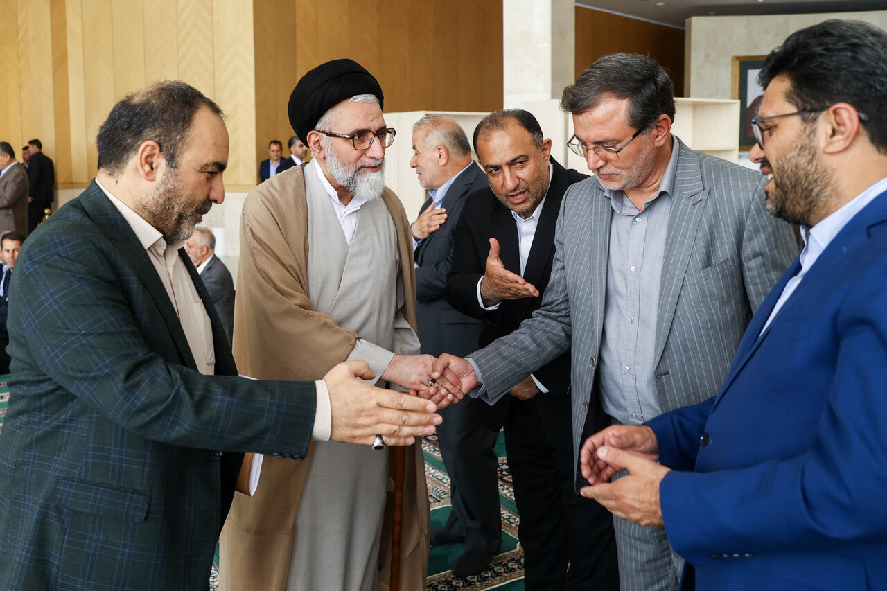 تصاویری از وزیر اطلاعات در مراسم ختم مادر یک نماینده مجلس 2
