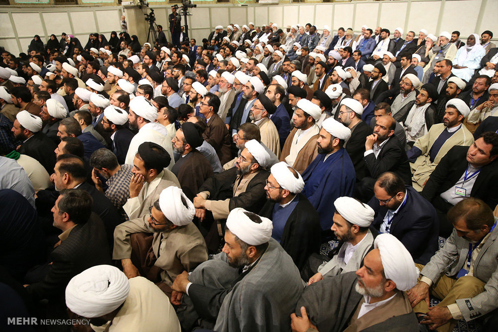 دیدار اعضای کنگره نقش شیعه درگسترش علوم اسلامی با رهبرانقلاب
