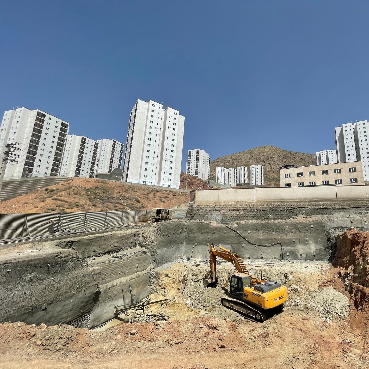 مصائبِ زندگی بیخ گوش پایتخت؛ از کوه تراشی و نبود امکانات تا سرقت از منازل و کمبود بیمارستان 5
