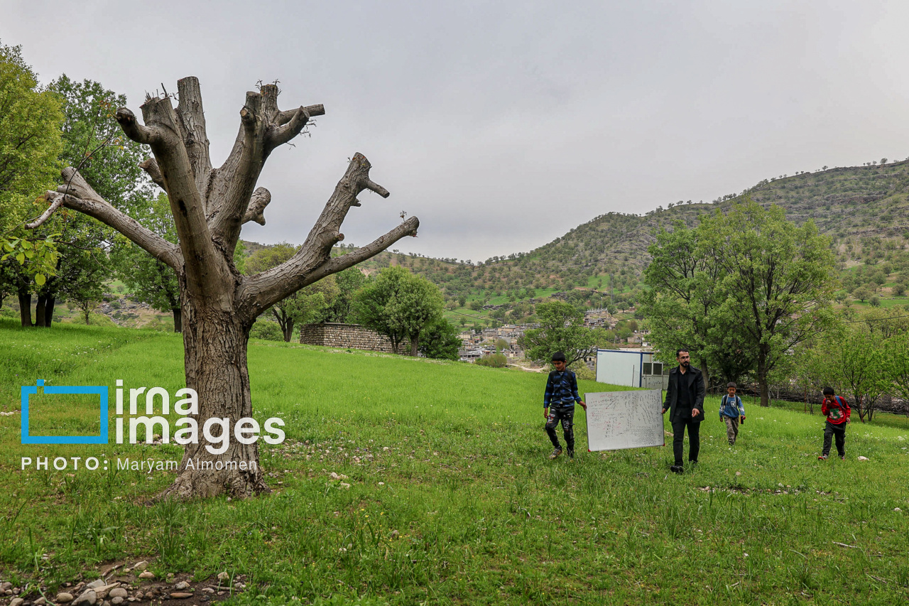 معلم دهکده