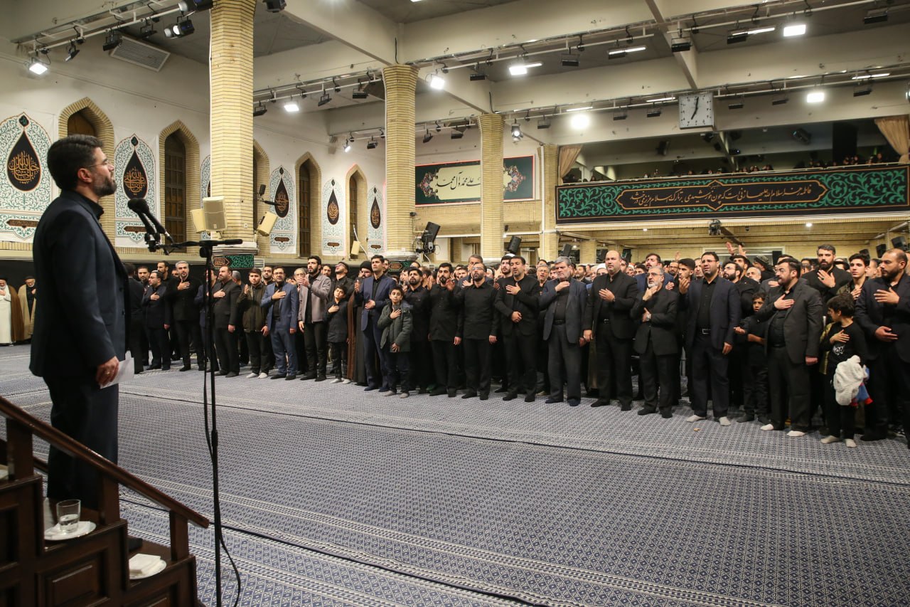 تصاویر پزشکیان، قالیباف و سعید جلیلی در بیت رهبری / سومین شب مراسم عزاداری در حسینیه امام خمینی (ره) برگزار شد 3