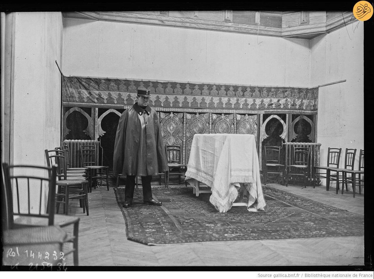 عکسی از تشییع جنازه احمدشاه قاجار در پاریس