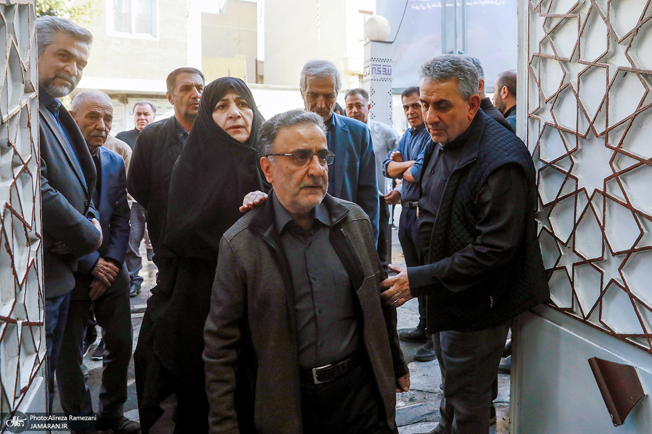 عکسی تلخ از اندوه مصطفی تاجزاده بر بالین پیکر برادرش 4