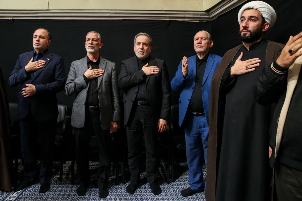 حضور سید عباس عراقچی در دومین شب از مراسم فاطمیه حسینیه امام خمینی (ره)+ عکس 2