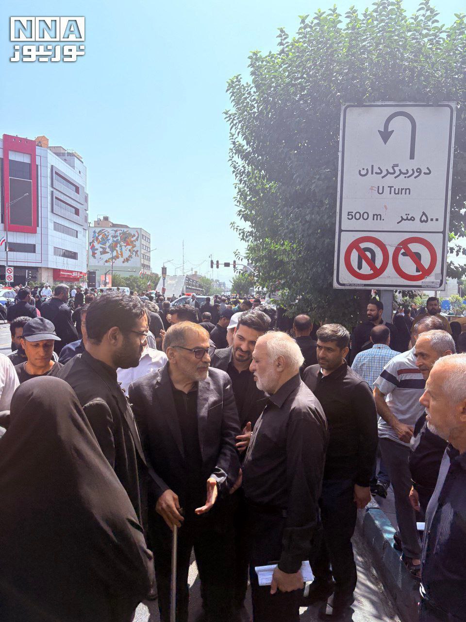 گپوگفت شمخانی با مردم در مراسم تشییع پیکرهای شهدای اقتدار ایران + تصاویر 7