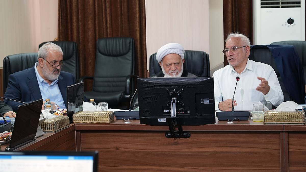 تصاویری جدید از محسن رضایی با لباس نظامی در جلسه هیأت عالی نظارت مجمع / میرسلیم هم آمد / کدام وزرای پزشکیان بودند؟ 4