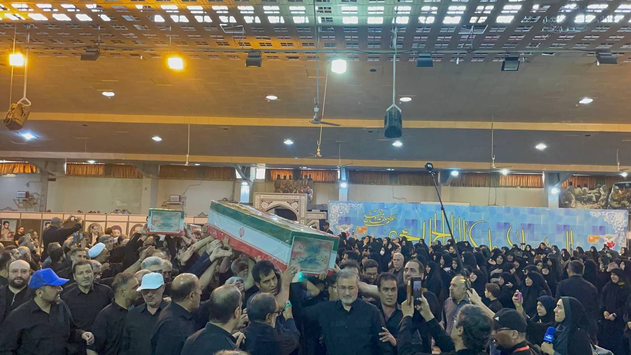 تشییع خانوادگی دانشمند هستهای در بهشتزهرا + عکس 4