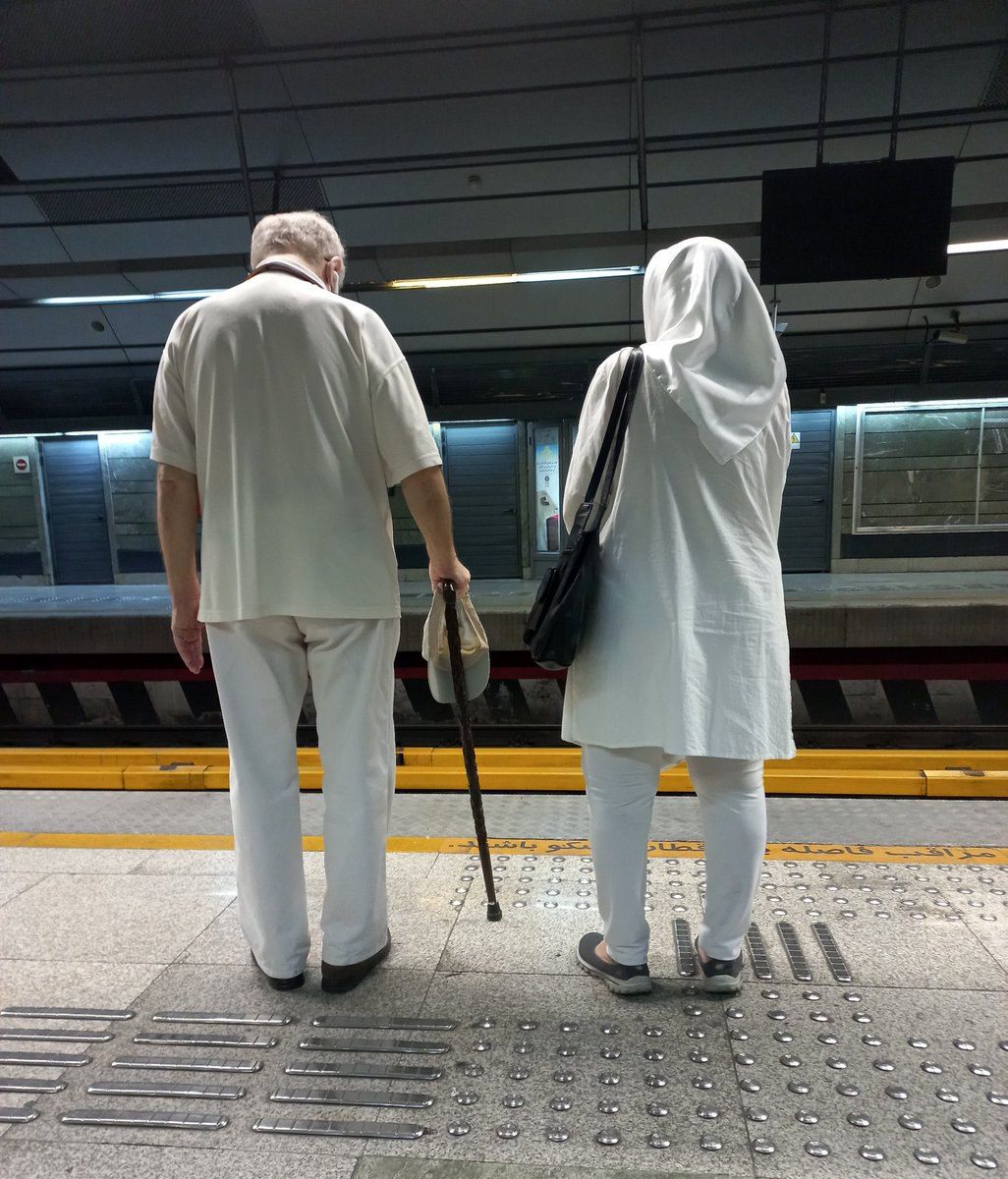 عکسی از دو مسافر خاصِ متروی تهران پربازدید شد