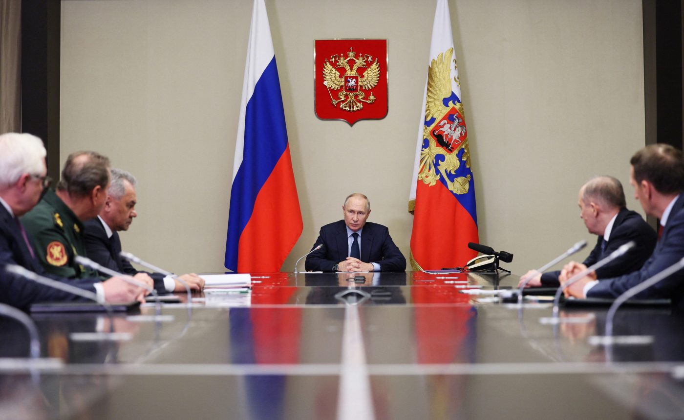 2023-10-16T141706Z_513776952_RC2PT3ANJCNP_RTRMADP_3_UKRAINE-CRISIS-RUSSIA-SHOIGU-1400x861