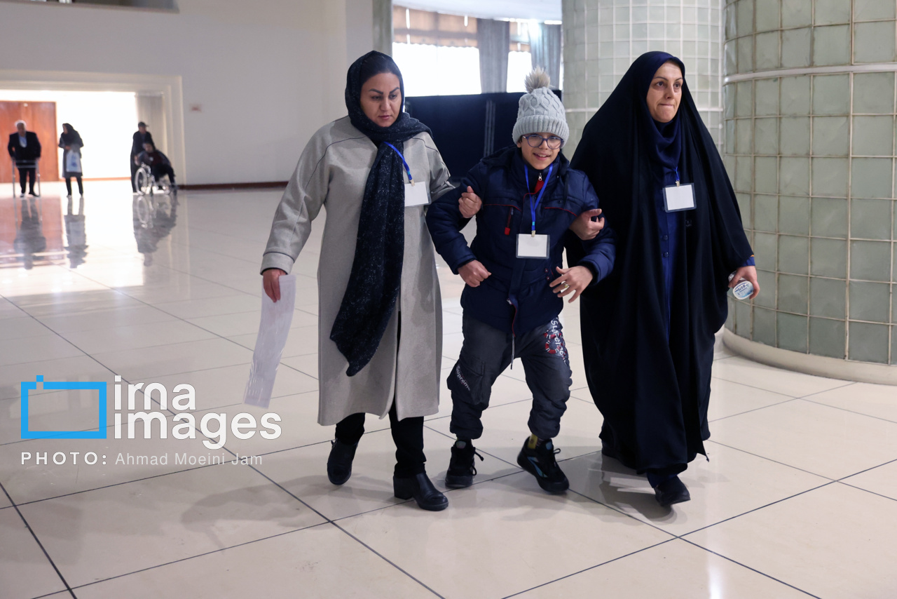 تصاویر | پزشکیان در جمع افراد کم‌توان و معلول 3