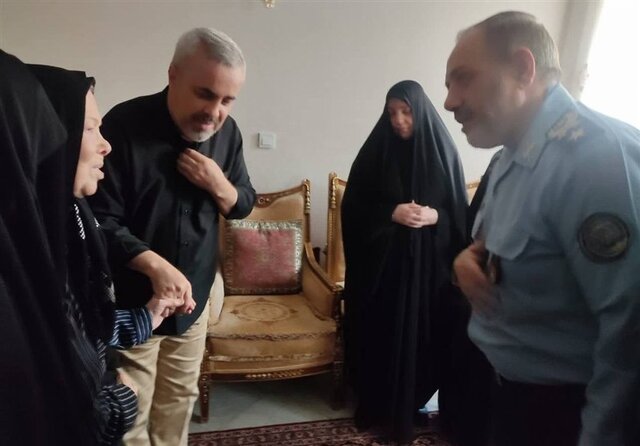 وزیر دفاع به دیدار خانواده شهید سپهبد باقری رفت + عکس 2