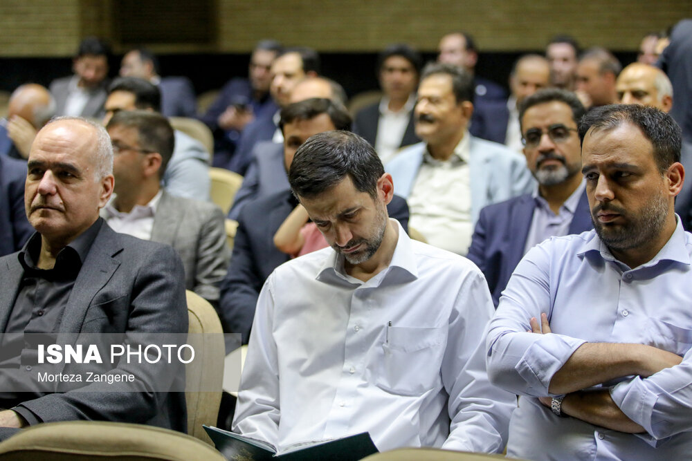عکسی از پسر مسعود پزشکیان در مراسم ختم برادر طیب نیا 2