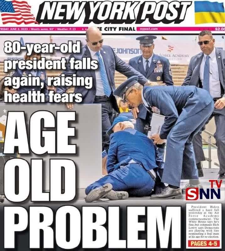 تمسخر روزنامه نیویورک پست نسبت به زمین خوردن بایدن با تیتر«دردسر سن پیری»