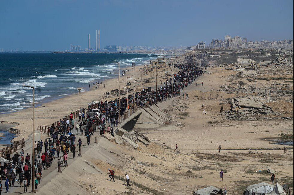 عکسی از بازگشت فلسطینی ها به غزه بعد از توافق حماس و اسرائیل 3