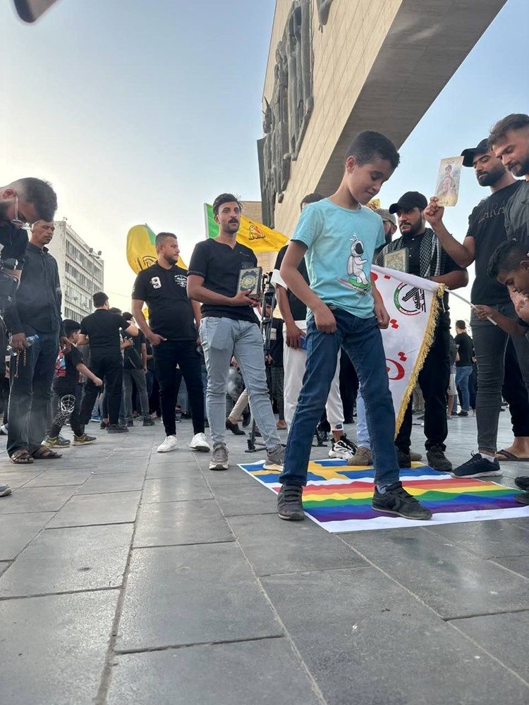 تجمع عراقی‌ها در میدان التحریر در اعتراض به جسارت به قرآن کریم