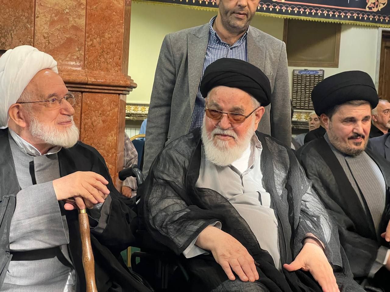 حضور مهدی کروبی در مجلس ختم جماعتی، از اعضای بیت امام (ره)+ عکس 3