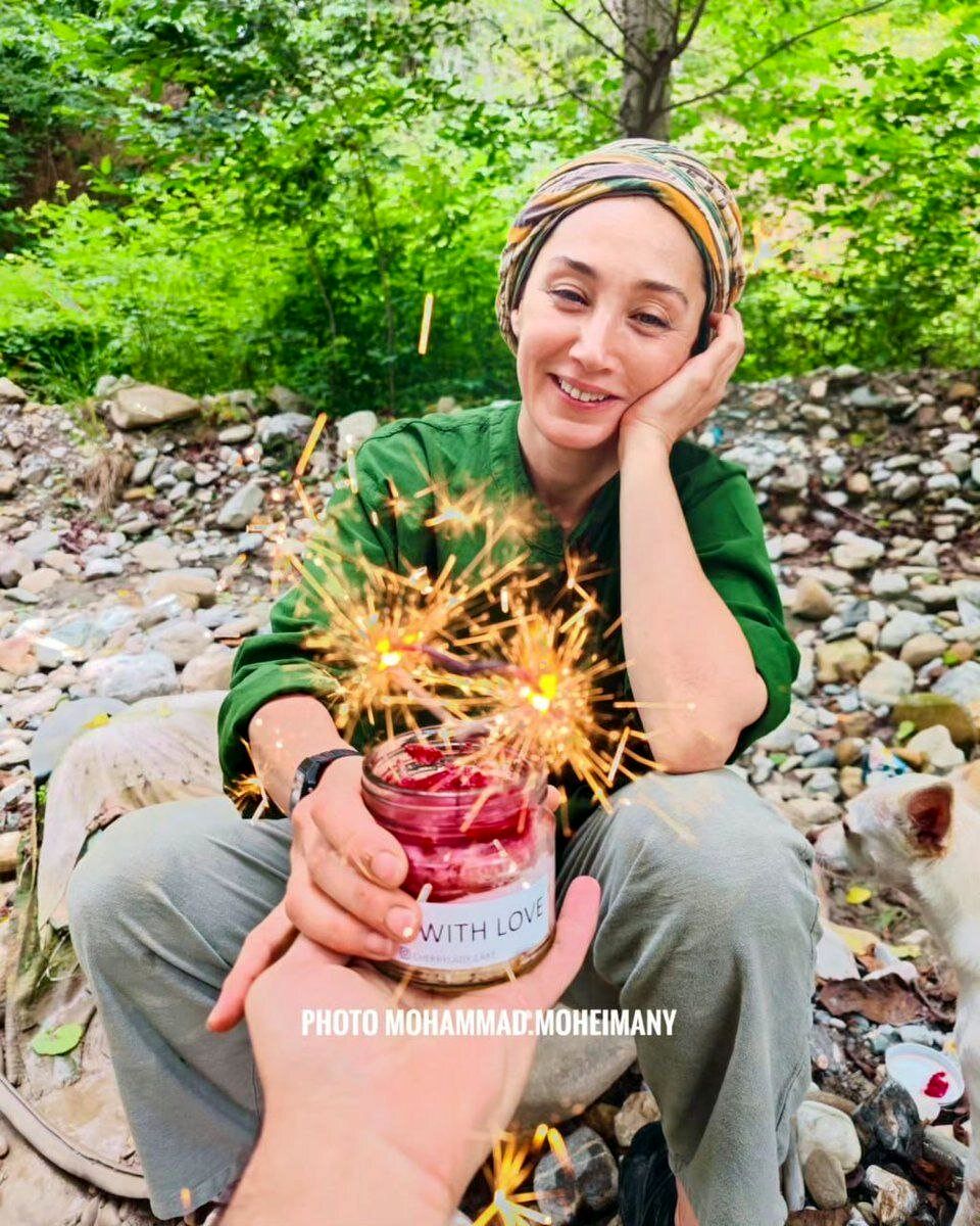 عکس | ژست جالب هدیه تهرانی؛ یک تولد ساده در دل طبیعت