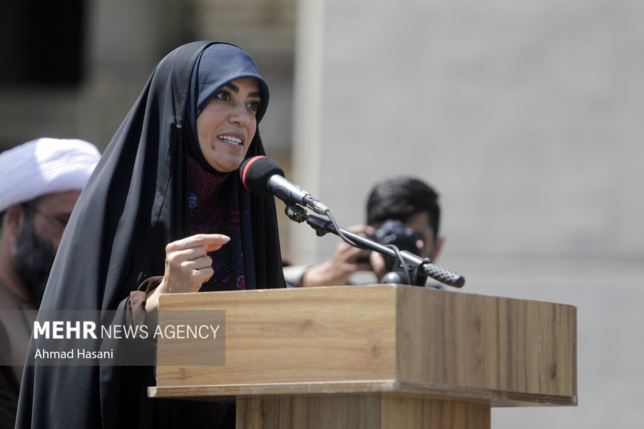 سخنرانی الهام چرخنده در مراسم تشییع سه شهید مرزبان (+تصاویر)