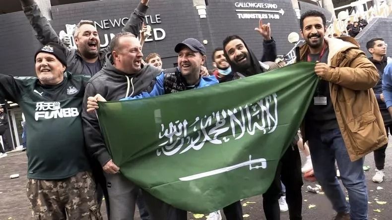 newcastle-fans-celebrate-saudi-b