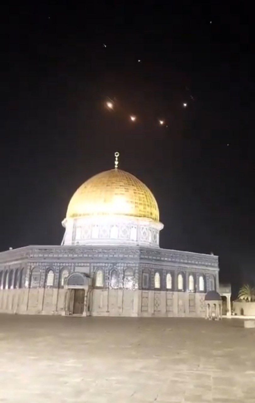 شب سیاه تل‌آویو؛ تصاویر موشک‌های سپاه در آسمان اسرائیل به روایت رسانه‌های مهم جهان + عکس 5