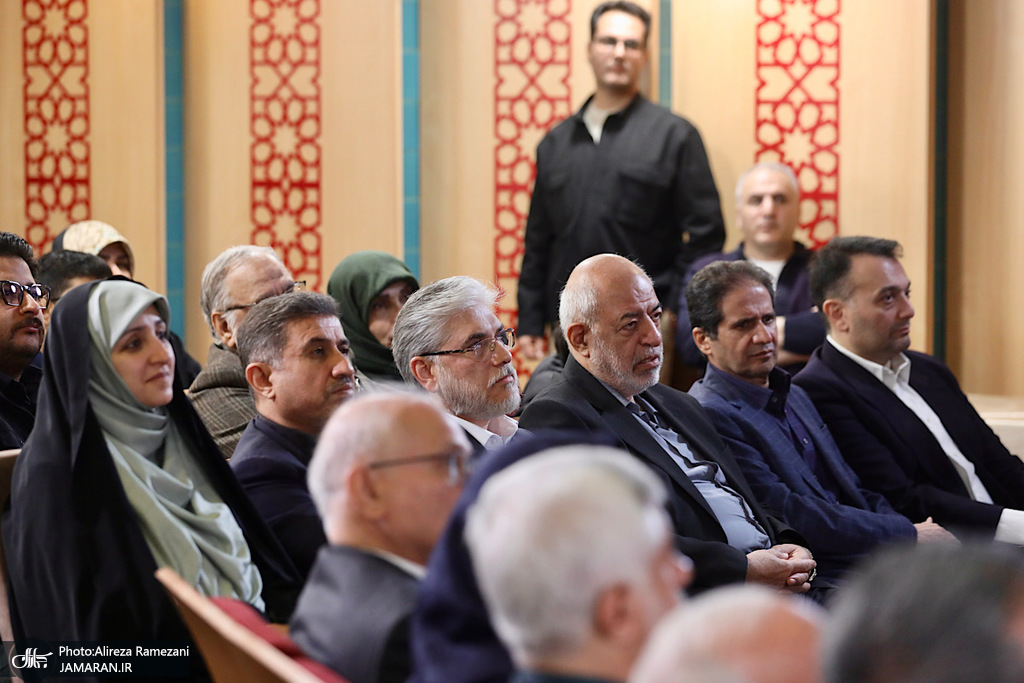 رونمایی از کتاب اسحاق جهانگیری