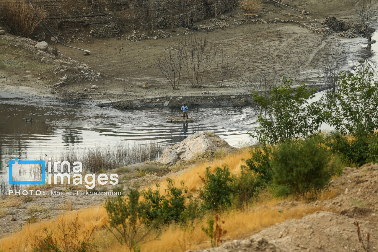 مدرسه‌ای در آن سوی مسیر گلی 