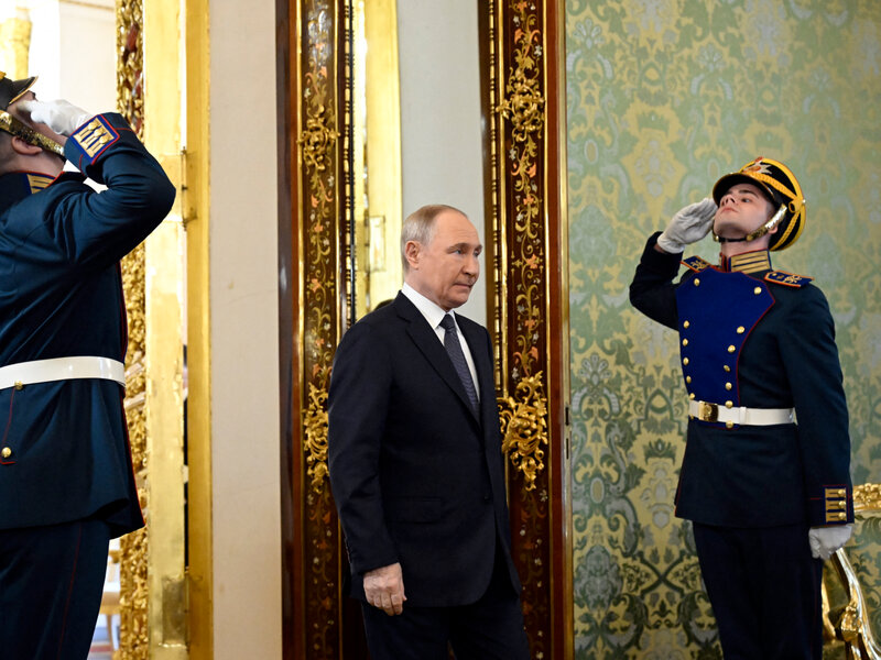 14int-russia-ukraine-putin-gkvz-googleFourByThree-v2