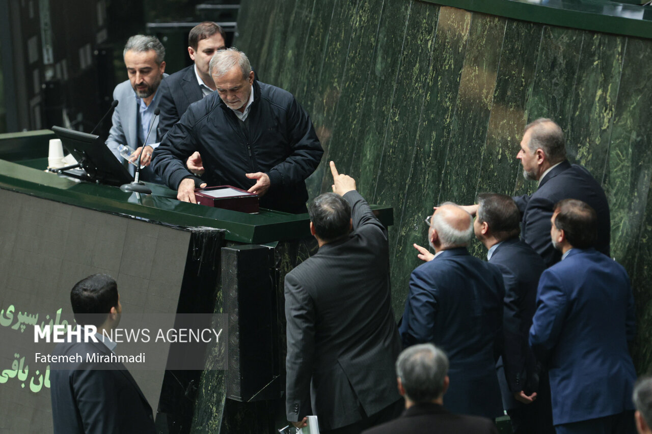 استیضاح وزرا با هدف ترمیم کابینه یا پیدا کردن یک «قربانی»؟ | سرزعیم: بحران‌های اقتصادی باعث نارضایتی عمومی شده | مسأله اصلی عدم رشد پایدار اقتصاد است 4