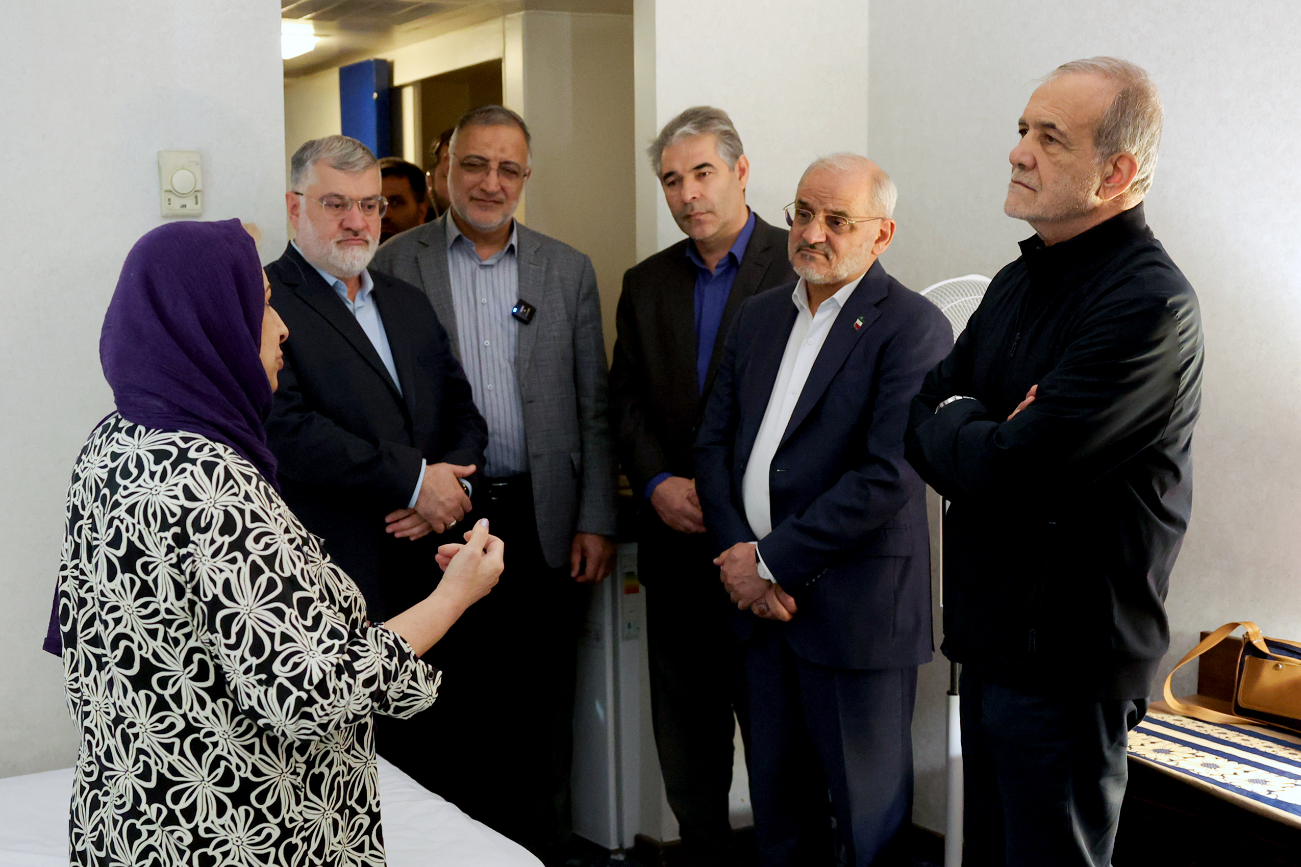 تصاویر | دیدار پزشکیان با جمعی از خانوادههای آسیبدیده از جنگ 6