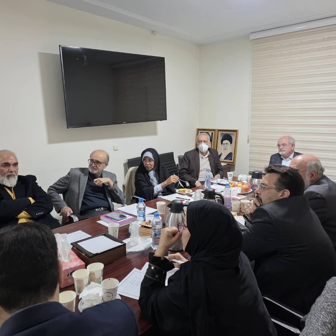 فائزه هاشمی: تغییرات مدیریتی بدون اصلاحات اساسی نمی‌تواند به بهبود عملکرد منجر شود / عرب سرخی: در الگوی هزینه کرد کشور باید بازنگری شود / ساداتیان: دولت منفعل است 2