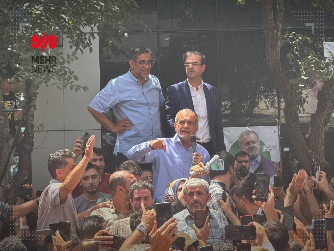 حضور مسعود پزشکیان در میدان شوش + عکس 2