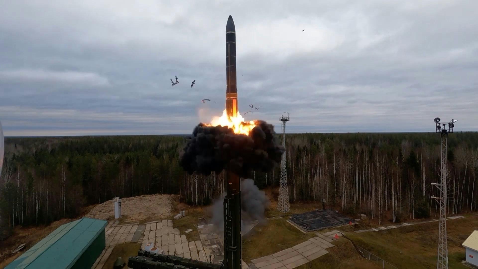 174ca7_2_weaver_russian-yars-missile-test-oct-22_reuters